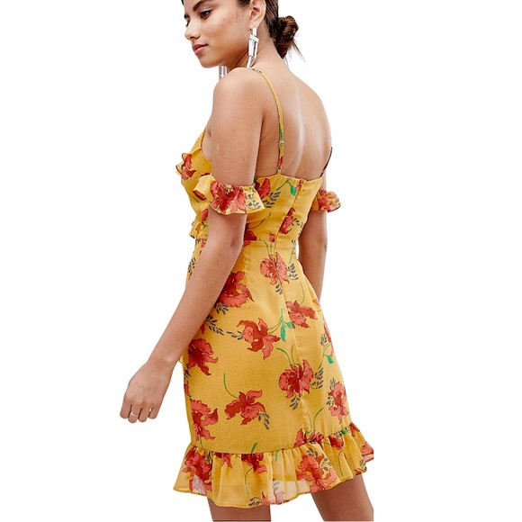 Missguided Floral Ruffle Wrap Dress - Picture 5 of 9